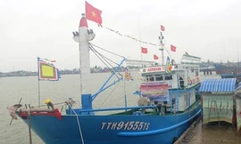 Đưa tàu cá vỏ thép lớn nhất tỉnh vào khai thác