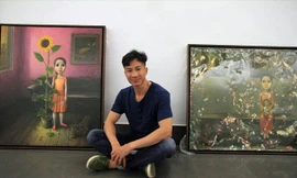 Lưu Tuyền tại triển lãm cá nhân lần thứ hai mang tên Hiện thực hoàn hảo tháng 6/2018. Ảnh: N.M.Hà