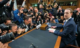 Mark Zuckerberg sau buổi điều trần trước Quốc hội Mỹ. Ảnh: EPA.