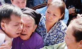 Ông Nguyễn Thanh Chấn (Bắc Giang) trở về sau 10 năm tù oan. Ảnh: Hạ An.