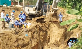 Đường ống nước sông Đà liên tục bị vỡ ảnh hưởng nghiêm trọng đến cuộc sống người dân Thủ đô.