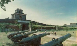 Huế: Bắn súng thần công mừng Tết trước Quảng trường Ngọ Môn