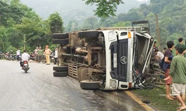 Vụ lật xe chở lợn khiến chị Mã Thị D. tử vong tại huyện Ngân Sơn (Cao Bằng). Ảnh: A.Quỳnh.