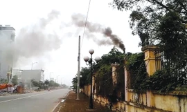 Một lò đốt rác thải y tế hoạt động trên địa bàn thành phố Hà Nội. Ảnh chụp tháng 7/2014. Ảnh: Hải Trần.