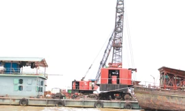 Có được giấy phép khai thác, doanh nghiệp chỉ việc “ngồi mát ăn bát vàng”. Ảnh: Đ.H.