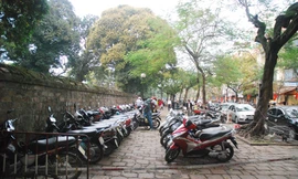 Rắc rối trông xe ở Văn Miếu