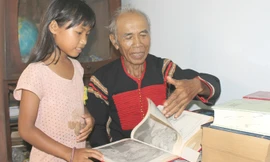 Già Y Bớt dạy tiếng Anh cho cháu.