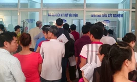 Từ 1/8, theo quy định của Bộ Y tế, 38 bệnh viện tuyến trung ương chính thức liên thông kết quả xét nghiệm. Ảnh: Như Ý.