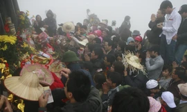 Khuyếch trương lễ hội được cho là một trong những bệnh “vung tay quá trán”. Trong ảnh: Lễ hội Yên Tử. Ảnh: Hồng Vĩnh.