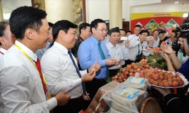 Phó Thủ tướng Vương Đình Huệ tại Diễn đàn kinh tế về tiêu thụ vải thiều và các sản phẩm nông sản chủ lực của Bắc Giang.