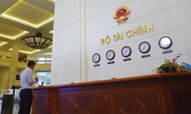 Bộ máy cồng kềnh, lương cán bộ thuế cao chót vót