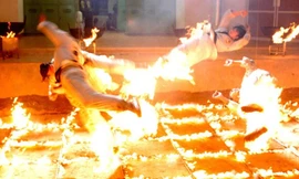 Cảnh cháy của 4 cascadeur phim Chuyện tình biển xa.