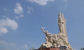 Cụm tượng đài Những nghĩa sĩ Cần Giuộc (ở Gò Công).