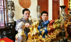 Tượng chó thủ công, chế tác tinh xảo của một Cty gốm tại Bát Tràng.