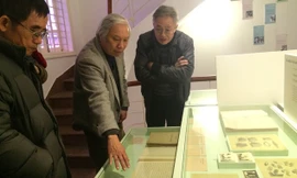 PGS-TS Nguyễn Văn Huy (giữa).