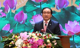 Bí thư Thành ủy Hà Nội Hoàng Trung Hải đọc diễn văn tại lễ kỷ niệm.