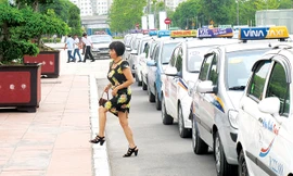 Taxi truyền thống sẽ mất khách nếu duy trì mức giá cao. Ảnh: Bảo An.