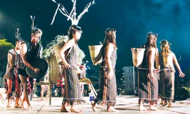 Vũ điệu mừng lúa mới của người Mạ.