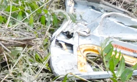 Các mảnh vỡ xác trực thăng được tìm thấy nhiều nơi. Ảnh CTV.