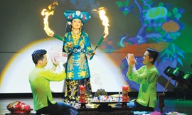 Thực hành tín ngưỡng thờ Mẫu Tam phủ - Nét văn hóa dân gian của người Việt. Ảnh: TTXVN.