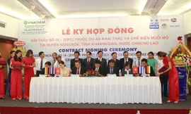 Lễ ký gói thầu của dự án khai thác muối mỏ tại Lào. Ảnh: CTV