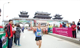 Nguyễn Tiến Hùng thi đấu tại Việt dã toàn quốc và marathon giải báo Tiền Phong lần thứ 58-2017 tại Ninh Bình. Ảnh: Như Ý.