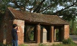 Một trong những bức ảnh của triển lãm “Đình làng Việt - Những điều còn mất”.