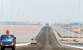 Sai sót ở cầu vượt biển: Hai bộ kiểm tra hiện trường