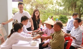 Đoàn SCIC khám bệnh, cấp phát thuốc miễn phí cho đối tượng chính sách, người có hoàn cảnh khó khăn tại xã Liêm Tiết (Hà Nam).