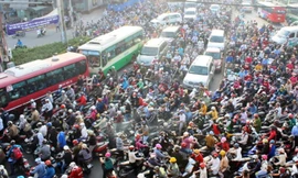 Tình hình kẹt xe đang có dấu hiệu lan rộng ở TPHCM do áp lực về hạ tầng ngày càng tăng, trong khi nguồn lực đầu tư ngày càng giảm.