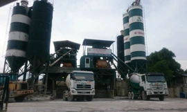 Trạm trộn bê tông A&P hoạt động chục năm nhưng không có giấy phép hoạt động.