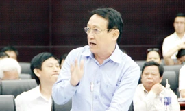 Ông Huỳnh Tấn Vinh lo lắng việc hướng dẫn viên Trung Quốc đã “hướng dẫn” những gì trên đất nước mình.