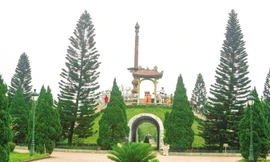 Thành cổ Quảng Trị. Ảnh: Hồng Vĩnh.