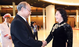 Chủ tịch Quốc hội Nguyễn Thị Kim Ngân đón Chủ tịch Thượng viện kiêm Chủ tịch Quốc hội Myanmar Mahn Win Khaing Than. Ảnh: TTXVN.