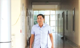 Ông Trần Mạnh Hùng tới cuộc họp HĐQT công ty VPF, nơi ông xin rời khỏi vị trí Phó chủ tịch HĐQT VPF sau scandal vạ miệng với Phó ban Trọng tài Dương Văn Hiền. Ảnh: Ái Xuân.