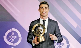 Ronaldo nhận giải thưởng “Cầu thủ hay nhất Bồ Đào Nha”.