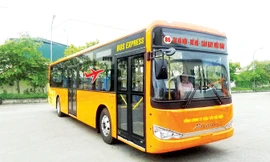Với thời gian di chuyển nhanh, tiện dụng, xe buýt nhanh - Bus Express được đánh giá sẽ là lựa chọn của nhiều hành khách trên lộ trình Hà Nội - Nội Bài. Ảnh: Anh Trọng.