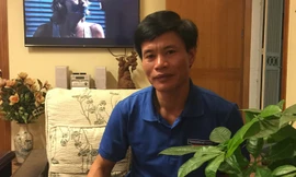 Thầy giáo Lê Văn Tùng. Ảnh: Lê Anh Đạt.