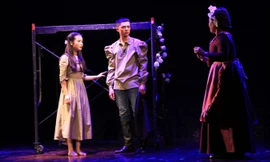 Đạo diễn hy vọng trong quá trình luyện tập, lo lắng về diễn viên vơi đi nhiều​. Ảnh: Kim Thúy.