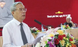 Nhà thơ Nguyễn Khoa Điềm trong một cuộc hội thảo.