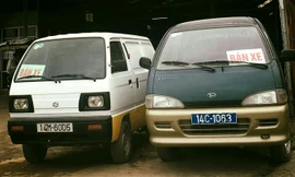 Xe biển xanh được rao bán công khai trên Quốc lộ.