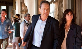 Tom Hanks và Felicity Jones trong một cảnh quay “Hỏa ngục”.