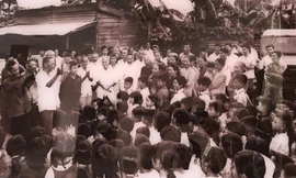 Tổng Bí thư Lê Duẩn trong một lần về thăm quê.