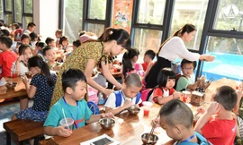 Học sinh một trường tiểu học ở Hà Nội. Ảnh: N.H.