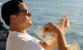 Leonardo DiCaprio và phim “Sói già phố Wall” dính tới lùm xùm tài chính lớn.