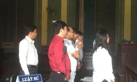 Các bị cáo tại tòa. Ảnh: Tân Châu.