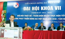 Lãnh đạo Bộ VHTTDL muốn được trao đổi trực tiếp với bầu Đức về công tác tổ chức Đại hội VFF khoá 8. Ảnh: VSI.