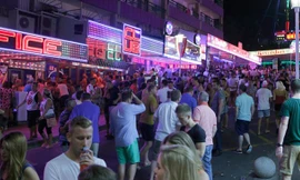 Khỏa thân ở Magaluf bị phạt 3.000 euro