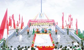 Lễ thượng cờ TNNS tại Di tích QGÐB Ðôi bờ Hiền Lương-Bến Hải.