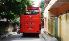 Chủ xe khách 37B-012.44, đã rút súng bắn đạn cao su dằn mặt “đối thủ”. Ảnh: Dân Trí 